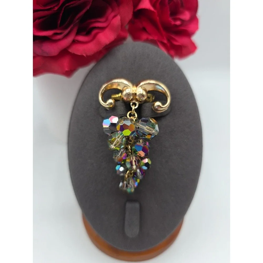 Vintage Grape Cluster Brooch Pin Gold Tone Iridescent Crystal Dangle Chandelier‎